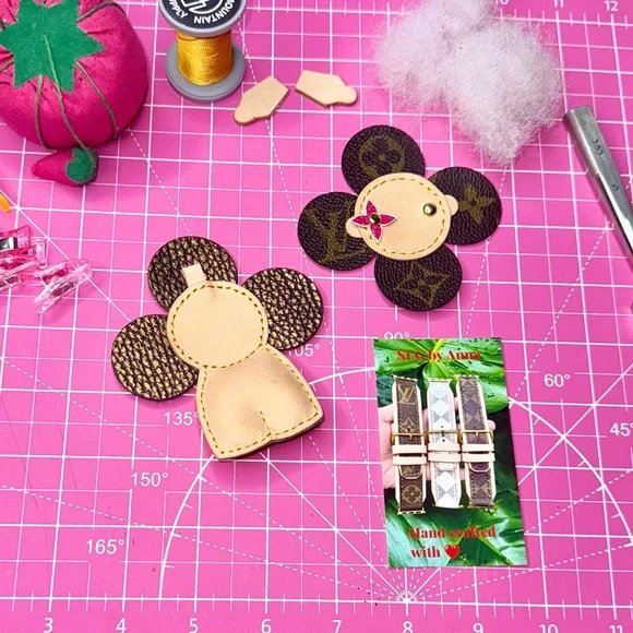 💞 Monogram Vivienne Doll puffed bag charm - Picture 3 of 12